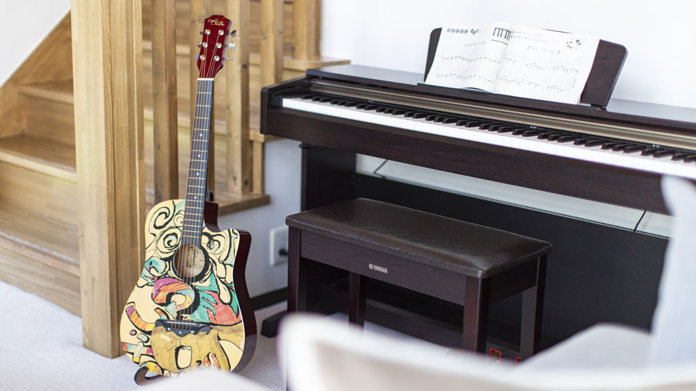 Casa La Mount  - Piano and guitar